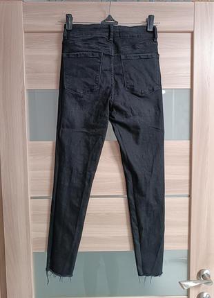 Стильні джинси з невеликими потертостями5 фото