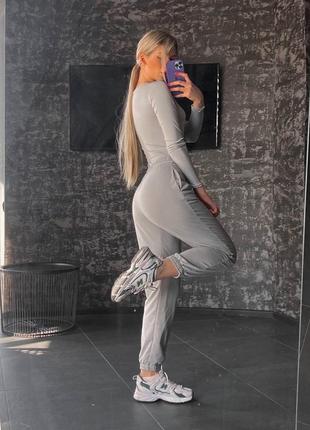 Костюм женский трикотажный боди и спортивные штаны разм.42-484 фото