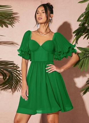Шикарное зелёное платье миди с пышными рукавами