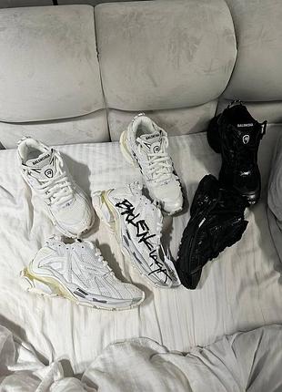 Balenciaga runner black / white / white graffiti