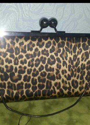 Ефектний клвтч з леопардовим принтом 3