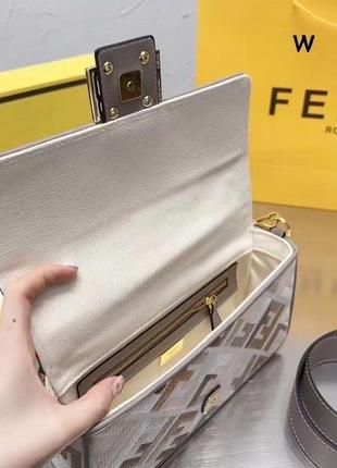 Сумка fendi baguette в нюдових відтінках3 фото