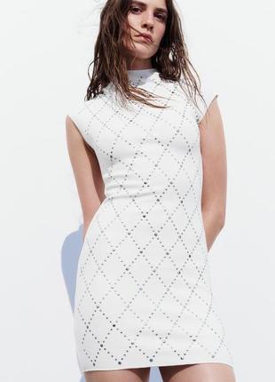 М'яка біла трикотажна сукня із заклепками zara new1 фото