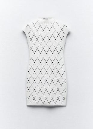 М'яка біла трикотажна сукня із заклепками zara new5 фото
