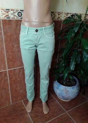 Джинсы слим мятного цвета