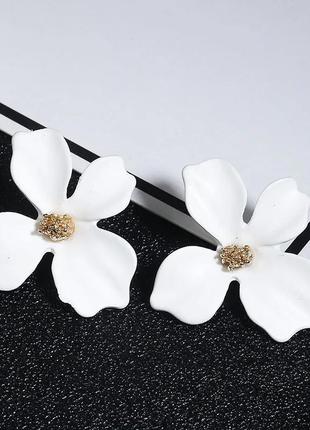 Милі сережки білі квіточки