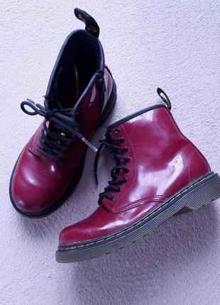 Шкіряні вишневі демі чоботи глянець dr.martens