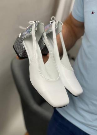 Білі шкіряні туфлі з квадратним носком колір на вибір