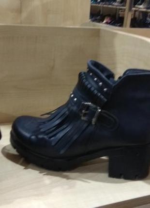 Ботинки ботильйоны с бахромой