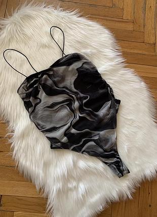 Шикарный боди с разводами на бретелях