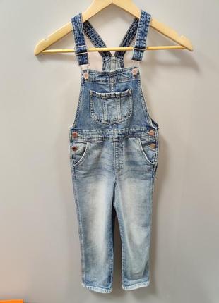 Крутезний джинсовий комбінезон h&m 116-122см 3