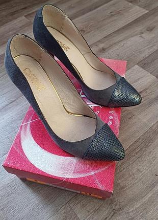 Стильні жіночі туфлі ("лабутени")