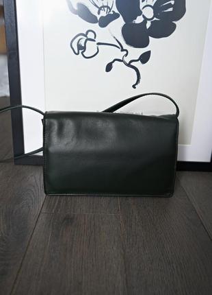 Шкіряна сумка у мінімалістичному стилі zara