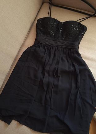 Чорна вечірня сукня на брительках1 фото