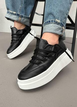 Стильная модель из натуральной кожи