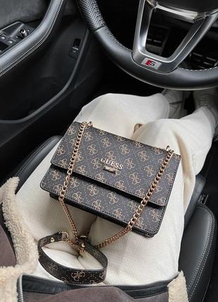 Черная сумочка guess