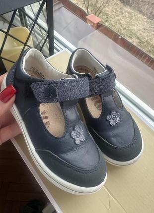 Взуття для дівчинки