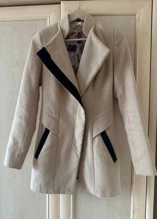 Пальто жіноче бежеве розмір s