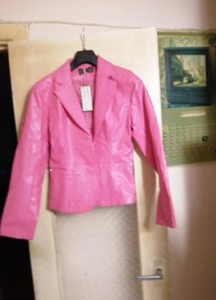 Новий рожевий піджак з еко шкіри1 фото