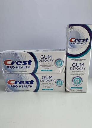 Глибоке очищення зубів та усунення бактерій із зубною пастою crest gum detoxify deep clean 104 g