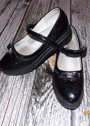 Фирменные кожаные туфли для девочки, размер 34