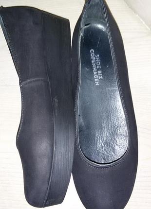 Shoe biz copenhagen- чудові  туфлі з велюрового нубуку 39 розмір (25,3 см)