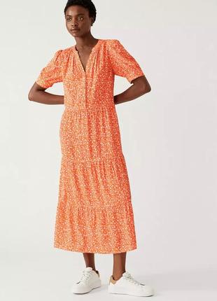 Оранжевое платье в мелкий белый цветочный принт 🔹свободный крой m&s (размер 36-38)1 фото