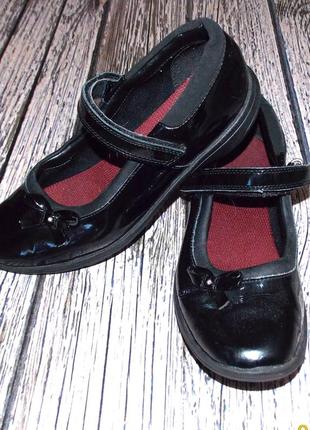 Кожаные туфли clarks для девочки, размер 34