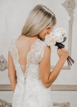 Шикарное свадебное платье со шлейфом3 фото