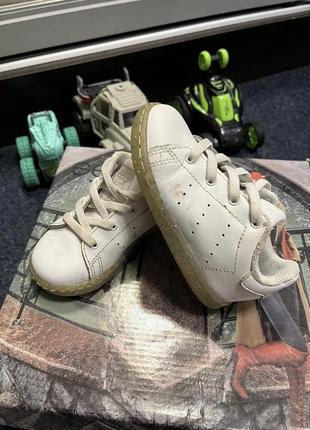 Кросівки adidas білі 23