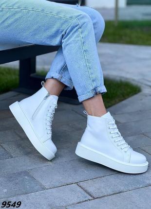Жіночі спортивні черевики білі натуральна шкіра демі завищені кросівки хайтопи шкіряні осінні демі кеды демисезон ботинки кожаные3 фото