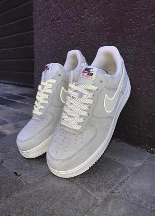 Кроссовки nike air force 1 grey reflective
рефлектив кросівки