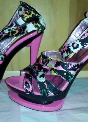 Босожки рожеві квіти