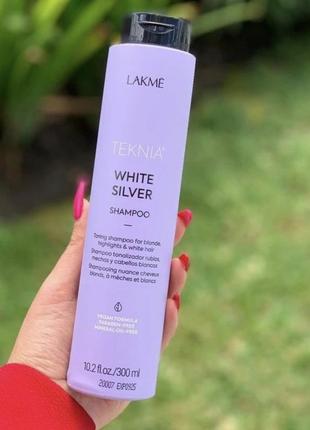 Безсульфатный тонирующий шампунь для нейтрализации желтого оттенка волос lakme teknia white silver shampoo 1001 фото