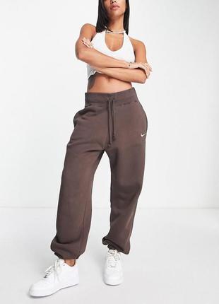 Оригінальні спортивні штани nike brown oversized pants1 фото