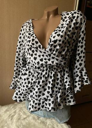 Трендовая красивая блуза