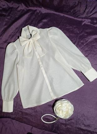 Трендова блуза з бантом вершкового кольору,органза напівпрозора добре тримає форму