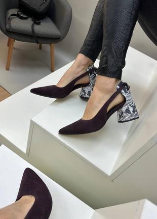 Фіолетові туфлі човники з декором на зручному каблуку