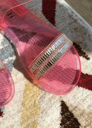 Яркие резиновые (силиконовые) сандали с камнями6 фото