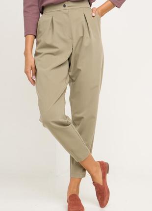Женские высокие брюки слоучи в оливковом цвете3 фото