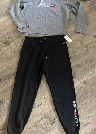 Женский костюм touch hilfiger, оригинал, новый с бирками.