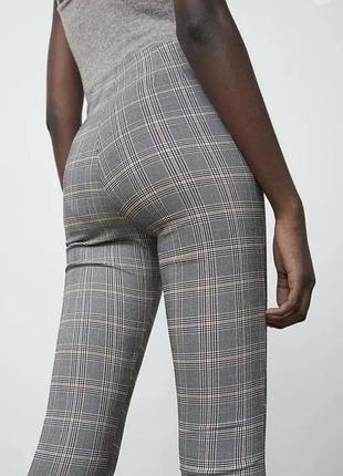 Стретчеві брюки штани zara у клітинку