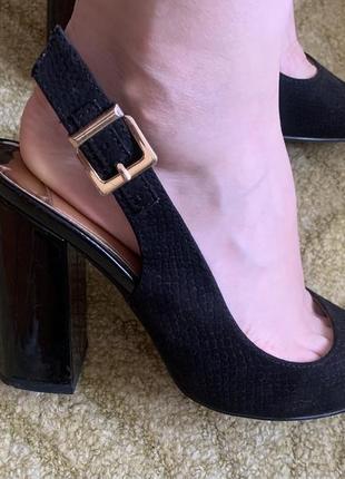 Класичні туфлі лодочки river island, босоніжки