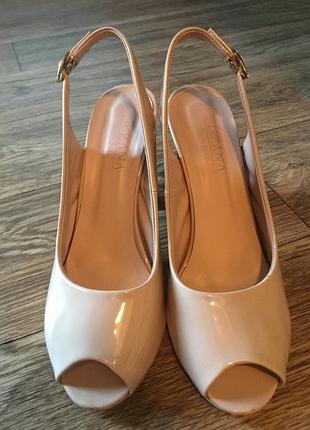 Шкіряні лакові босоніжки suzana