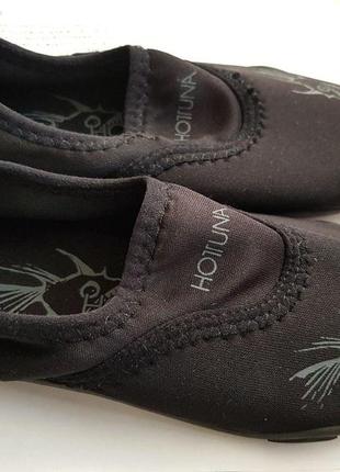 Мокасини , тапочки, зручне взуття для дитини.