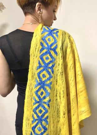 Желто голубой шарф из шерсти и шелка «вышиванка»1 фото