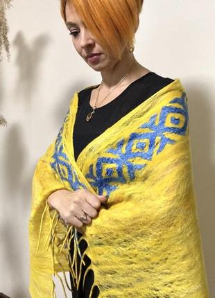 Желто голубой шарф из шерсти и шелка «вышиванка»2 фото
