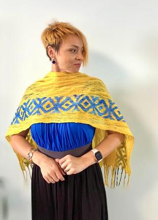 Желто голубой шарф из шерсти и шелка «вышиванка»3 фото