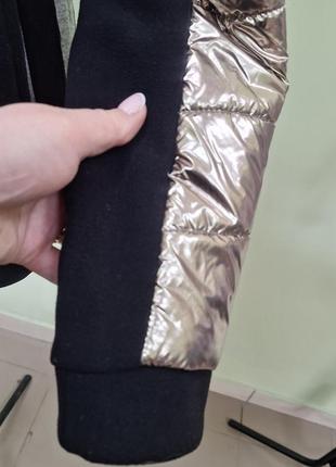 Жіноча стьобана легка блискуча куртка комбінована з кашеміром