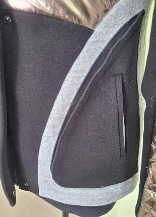 Жіноча стьобана легка блискуча куртка комбінована з кашеміром